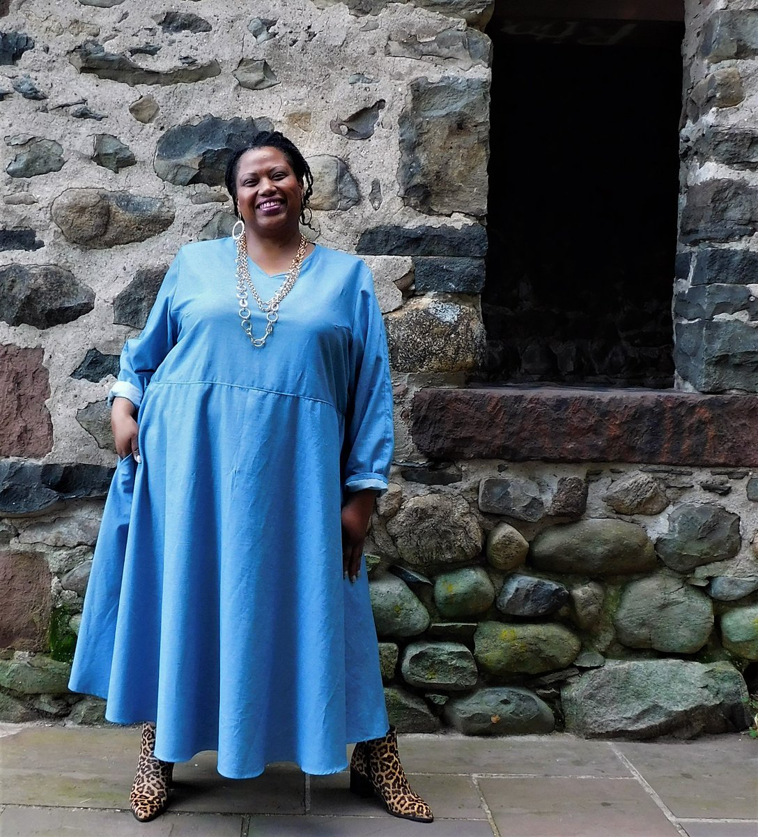 MylesAheadPlus's tweet photo. Elevate your weekend wear in a feminine, cotton denim, circle-dress. #mylesaheadplus #mylesahead.com #plussizes #supersizes #bigbeautifulwomen #curvy #cotton #plussizedenim #largesizes #plusfashion https://t.co/D7nFubzia8