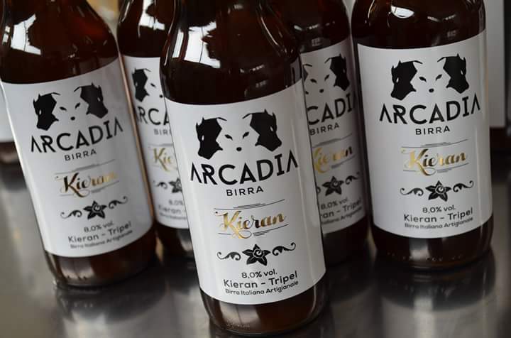 BirraArcadia's tweet photo. Ordina la #Kieran di #Birra Arcadia!
Fredda, a casa tua in meno di 30 minuti, in tutta #Milano con #winelivery

Kieran, #Tripel #belga - È dolce e corposa. Con sfumature maltate e sapori di #babana,vaniglia e #caramello

https://t.co/K9WmHAO2WT

#craftbeer  #milanorocks #vanille https://t.co/AC0BNxSsfF