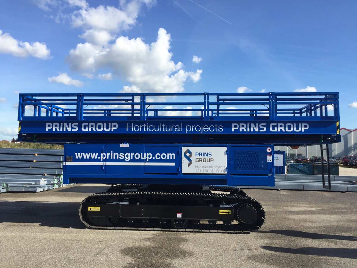 prinsgroup's tweet photo. Wij blijven ons wagenpark continu vernieuwen en moderniseren. Hierbij presenteren wij onze nieuwste hoogwerker in Prins Group huisstijl. Bedankt voor het stickerwerk @TancoSignPrint . #TheTotalGrowingSolution #greenhouse #greenhouseprojects #hoogwerker #wagenpark #Tanco https://t.co/UcFp4JJJj9