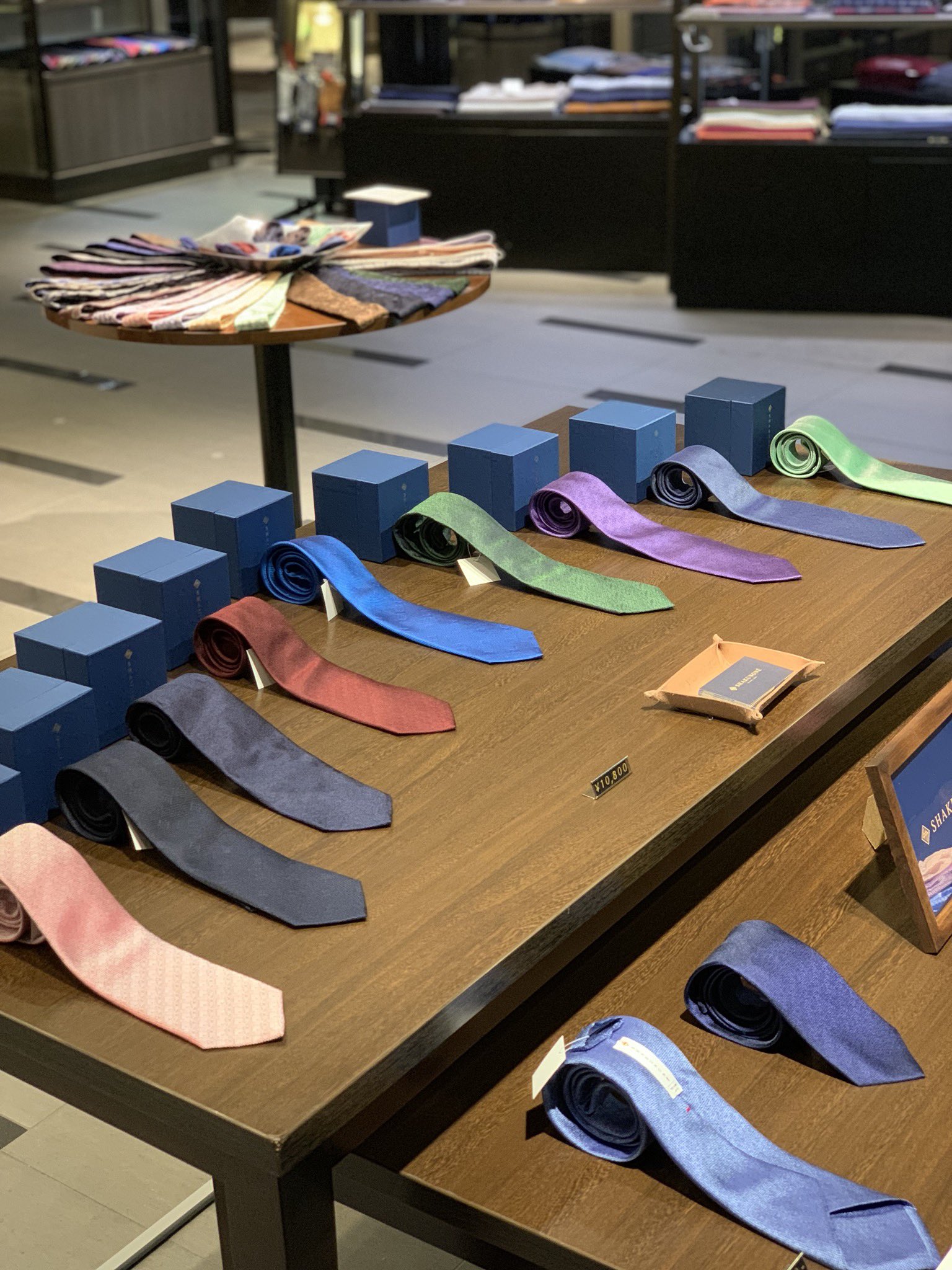 しゃく 最終日のご案内 ほんとにこの価格なの とたくさんの方に言っていただきます それもひとつの魅力です 阪急メンズ東京 有楽町 ファクトリーブランド ネクタイ Shakunone ネクタイプレゼント 日本 職人 こだわり お洒落 Fashion