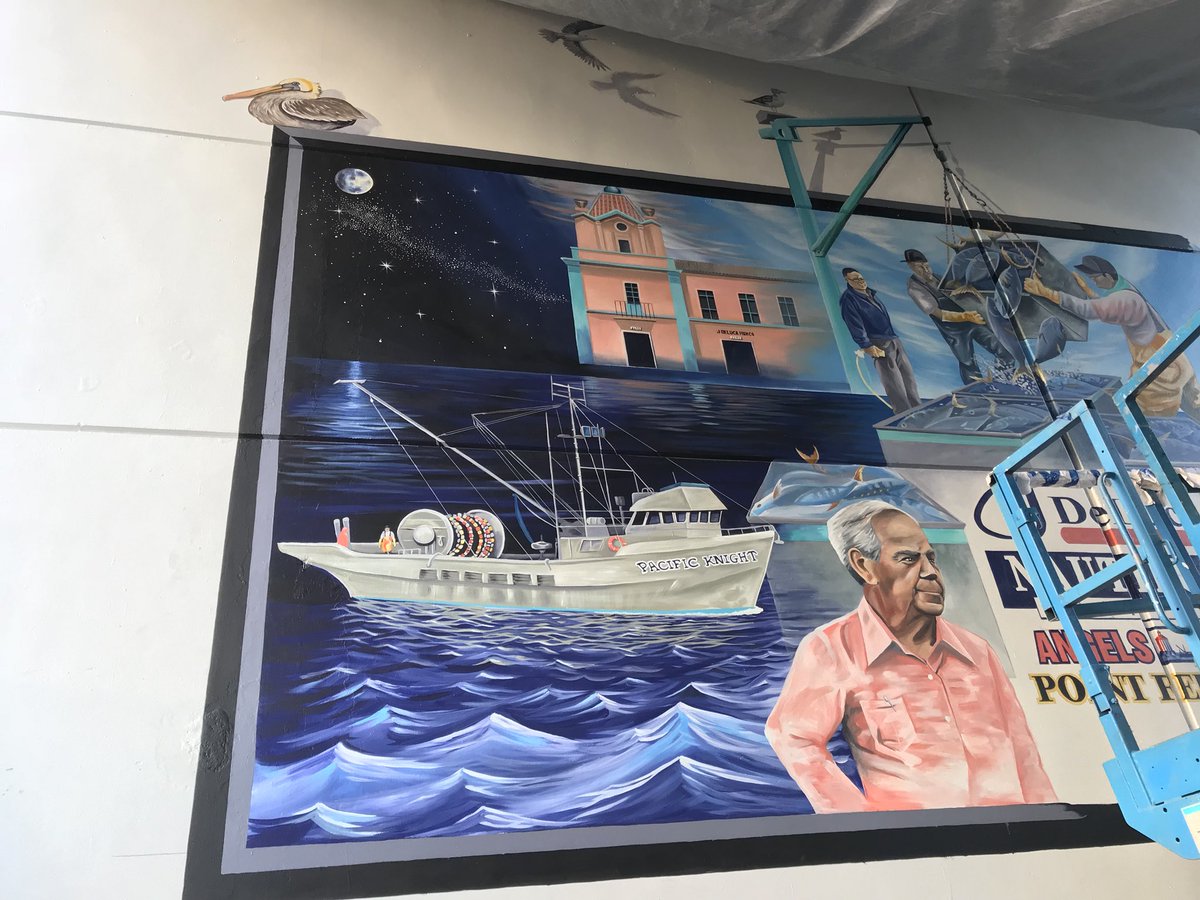 MelissaMurals's tweet image. 3 week J DeLuca Fish Company Inc. Mural almost done! It’s looking great. Working in some 3D shadows #muralist #jdeluca #muralprogress