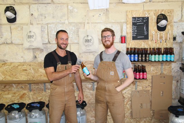 WineMorning's tweet photo. 3️⃣ : [#Biere] Chez Bordeaux Beer Factory, la biere se déguste comme la biere ! 🍺👌

✳️ https://t.co/ZskA1orlNh
#WineMorning 🍷⚡️

🔗 @vinocamp @BdxBeerFactory @Bordeaux7 #BravoLesCopains https://t.co/WTLFWws2g3
