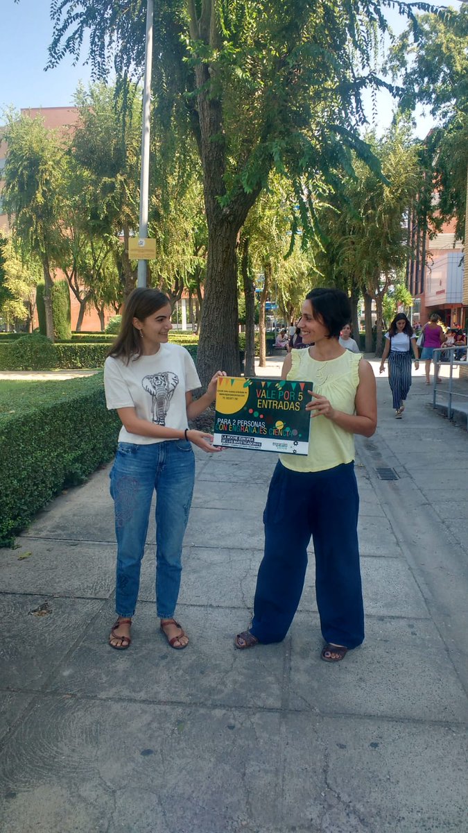 Ayer hicimos entrega del premio a nuestra flamante ganadora del sorteo celebrado el pasado 28 de septiembre en la noche europea de los investigadores. Lo disfrutarás seguro! Enhorabuena!👏#NIGHTSpain