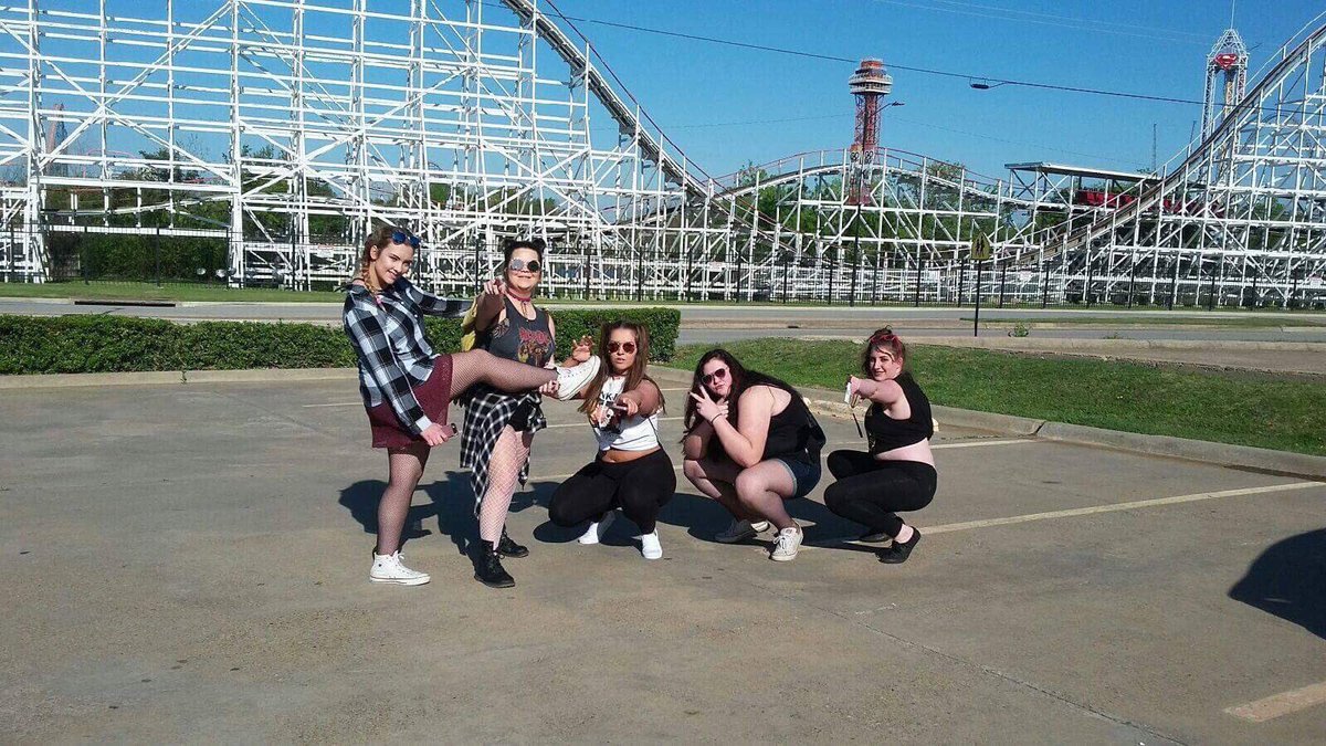 sky_dxmn's tweet photo. I just want to say thank you for a good time &amp; most importantly the friendship that has been created. The last picture, the 5 girls that became friends all because we flew/drove to Texas; to a festival &amp; support our boys. We supported you then, we’ll support you always ❤️ https://t.co/j9R8opETpp