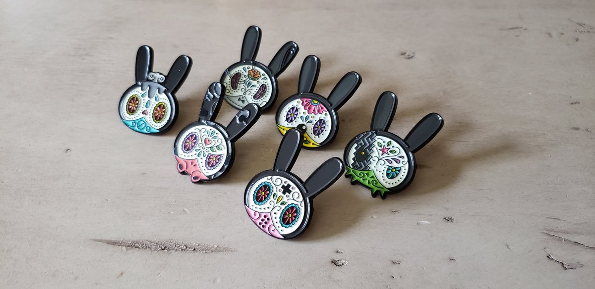 TheDancingTiger's tweet photo. I'M SCREAMING 😱😱😱 they came out so. good. I will be doing quality checks over the next couple of days and *hopefully* I can start shipping out preorders this weekend 🤞
.
#bap #bapbabyz #bappins #matoki #bapmatoki #kpop #kpoppins #비애이피 #dayofthedead #diadelosmuertos https://t.co/pguUBbvHWy