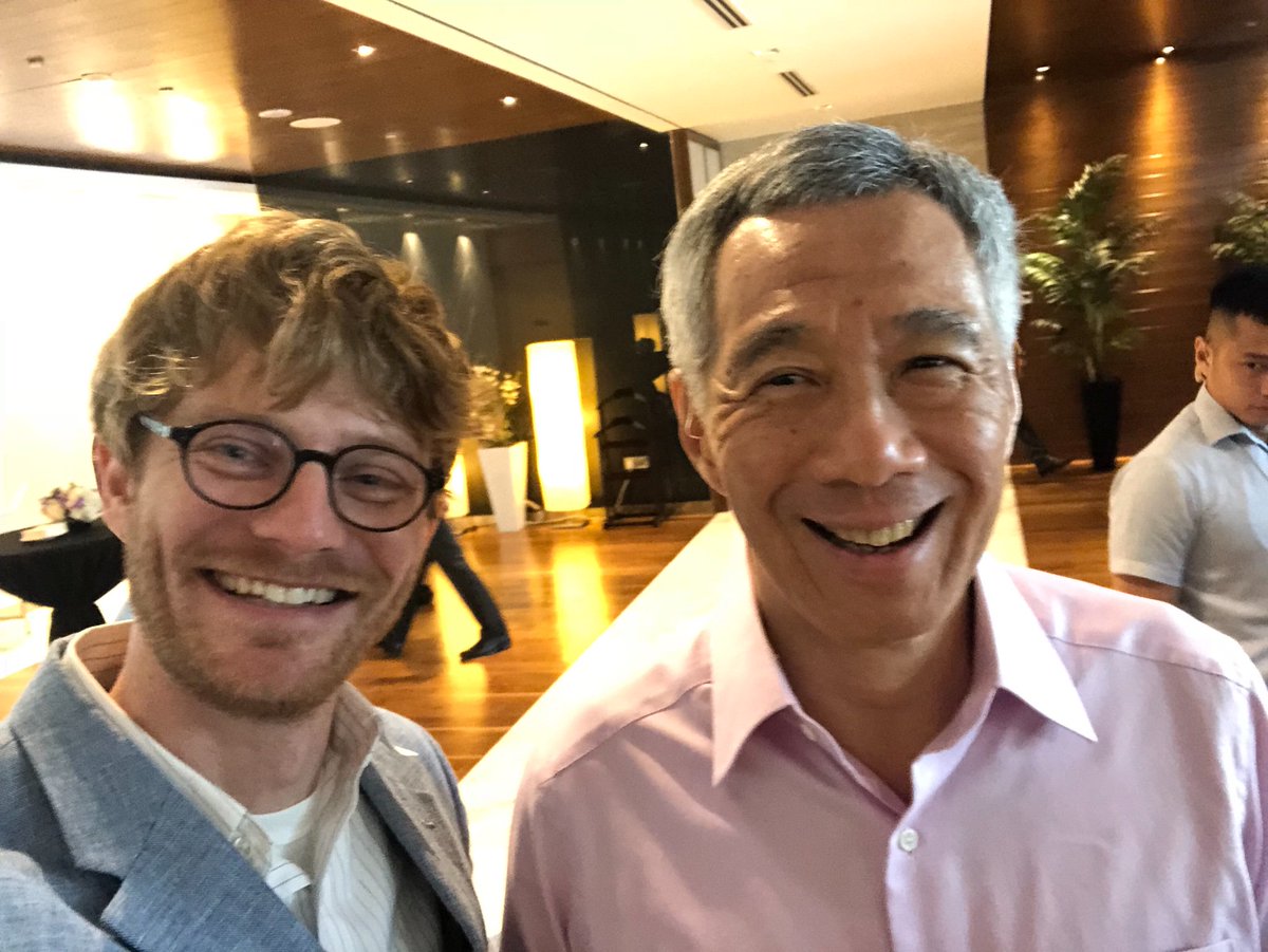 Amazing to chat and meet with Prime Minister of Singapore Lee Hsien Loong. Incredible how well versed he is on all things digital. Not often you hear a head of state talk about APIs, developers, levels of abstraction, UI/UX, etc.

At Stack2018. Talk tmrw:
govtechstack.sg/schedule/
