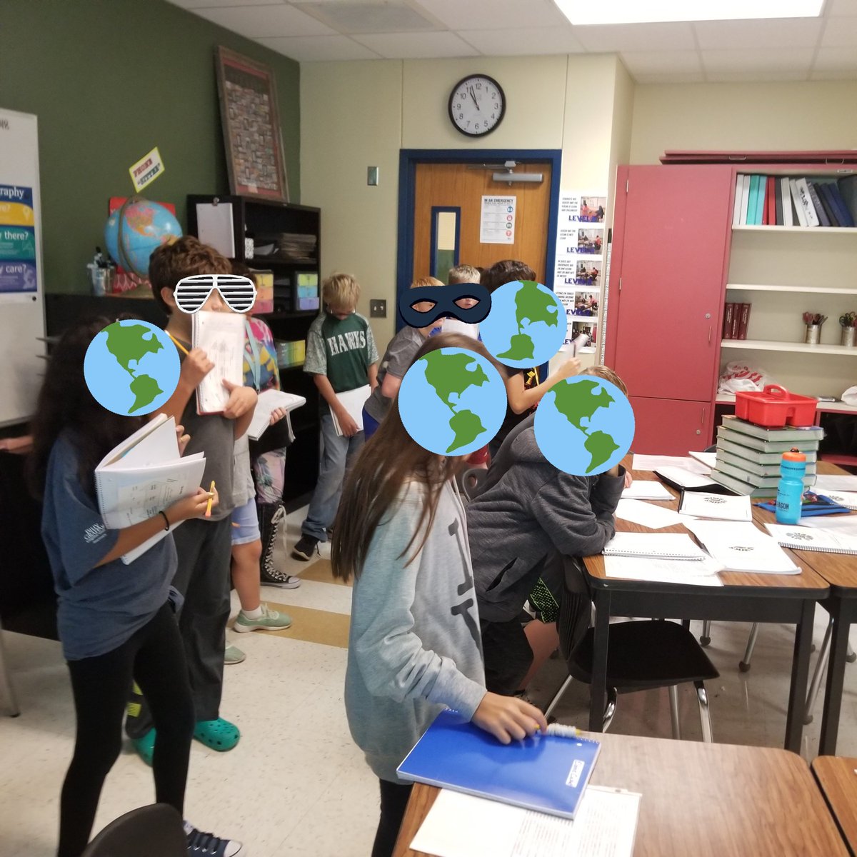 jacylee81's tweet photo. Philosophical Chairs in 6th SS.  #mvms #levelup @Alexandria_Hend @ComalSocStudies @MHsocialstudies @DavissonDustin @beardenmvms https://t.co/EGiK6uG0d4