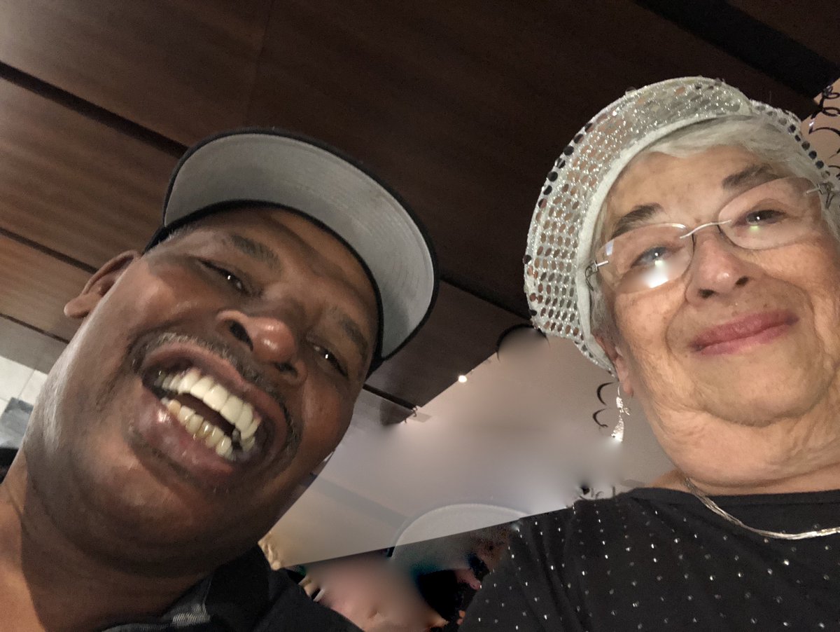 dianneinlv's tweet image. Party time #LeonSpinks @MichaelGodard party #MichaelGodard #LeeAnnWelch  #DianneTravels. yup, I party #redrockcasino