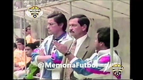 ArchivoFutboler's tweet photo. Temporada 93-94
Enrique Meza era el DT de @Cruz_Azul_FC y Luis Fernando Tena su auxiliar.

#MemoriaFutbolera https://t.co/jljbraSWbw