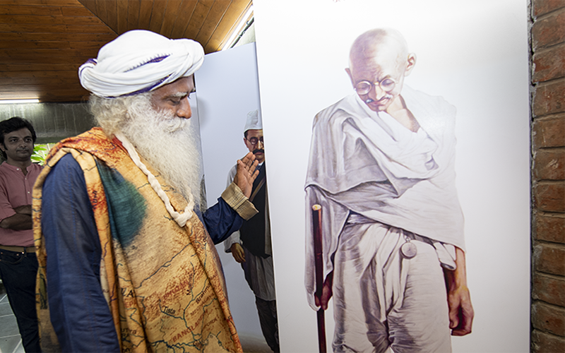 SadhguruJV's tweet photo. Mahatma means a great Being.
One becomes a great being only when
the one rises above the limitations of Body, Mind,
family, culture and functions as a life beyond
all identities. This determines, are you a
Human creature or a Human Being.
#GandhiJayanti #GandhiAt150 https://t.co/6LibRFwSA9