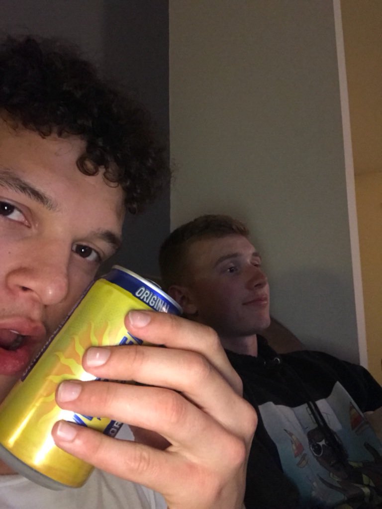 RyanWaples's tweet photo. @_christiannj happy birthday homie😛 hope it was a silly one!😇 #wala https://t.co/5YDEjezQLO