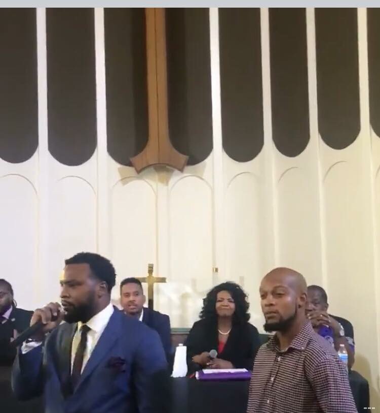 CLEAT's tweet photo. Preaching hatred of the police in church! Professional cop hater Lee Merritt w/Dallas Co Republican DA Faith Johnson. Theyβre promising 2re-prosecute Mesquite Officer Derrick Wiley after jury found βnot guiltyβ 8-4. #cophaters on taxpayersβ payroll @charleywilkison @cjones_cleat https://t.co/gxzKXFHd5x