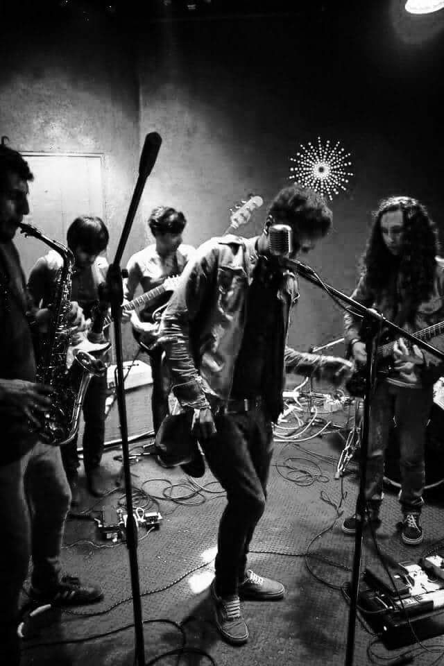 Música en #blancoynegro #InicioDeSemana  #rocknroll