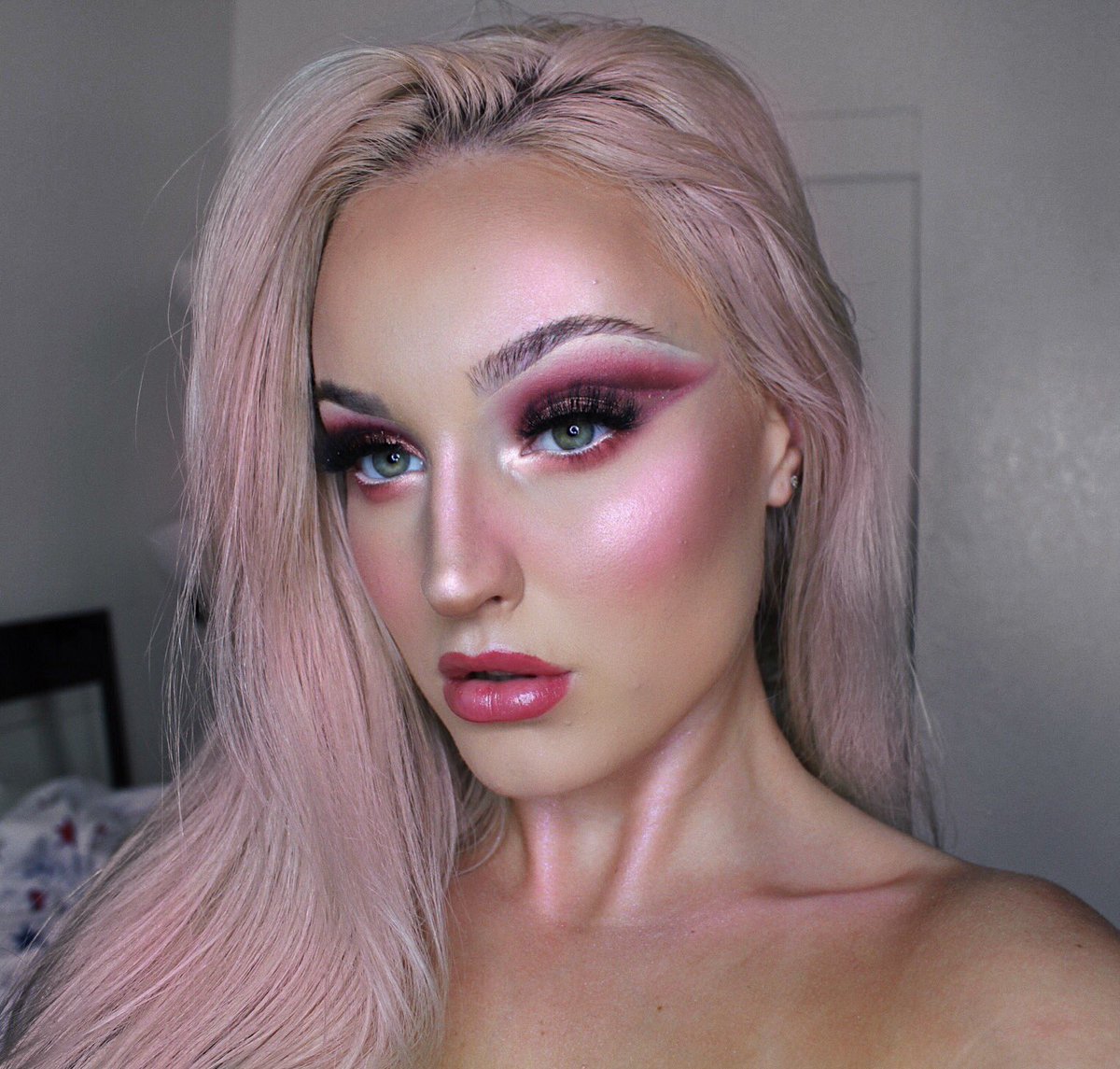 vickiciftci's tweet photo. Feeling like a bubble gum princess https://t.co/wqcVoSEEjv