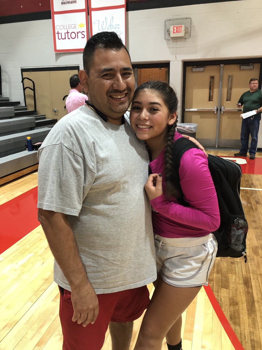 MariselaRene25's tweet photo. chiefs won and my sissy won her freshman year dig for a cure game against south! it’s a good day 💓💓💓 #DigPink #PHVB #DoWork #Chiefs #Varsity https://t.co/BP8fVFQs31