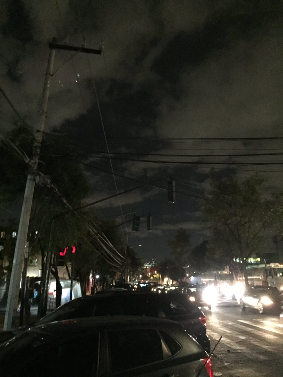 RecupPlateros's tweet photo. Luminarias sin funcionar en Av centenario de Av Alta Tensión a circuito 4 #LomasDePlateros el @072CDMX no responde @Poder_AG_AO @trinohernandez @AlcaldiaAlvaroO #CDMX #AlvaroObregon @UCS_CDMX @amievajoserra https://t.co/AjWMXhRSqv