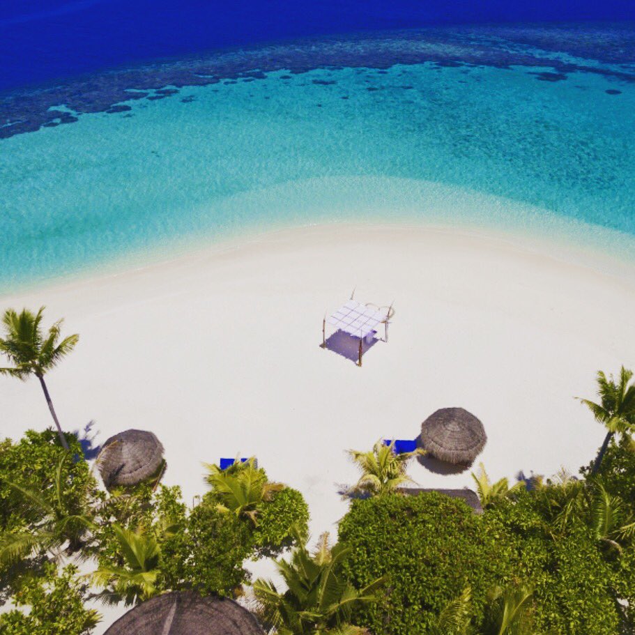 Hello Tuesday 👋☀️🏝 #vacations #Maldives #beautifullocations #privateisland #lonubo #ROV