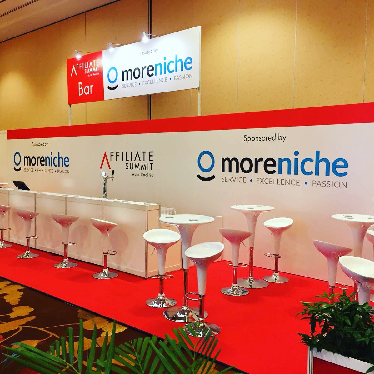 MoreNiche's tweet image. Join the MoreNiche team for drinks after a long day networking #asapac #asapac18 #AffiliateMarketing
