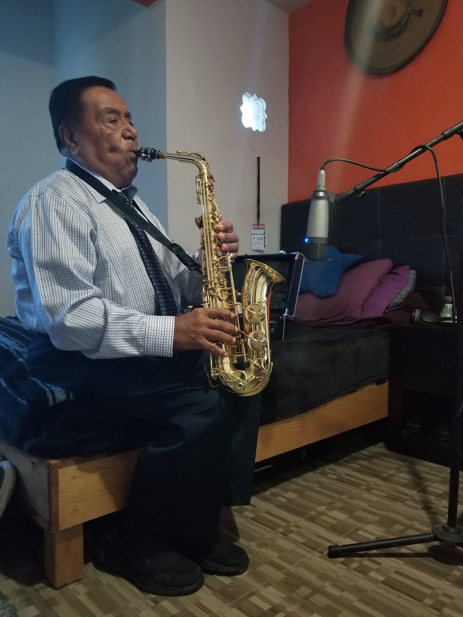 pacosolisax's tweet photo. Ya se cocina una hermosa canción. https://t.co/uAiRCr4cW4