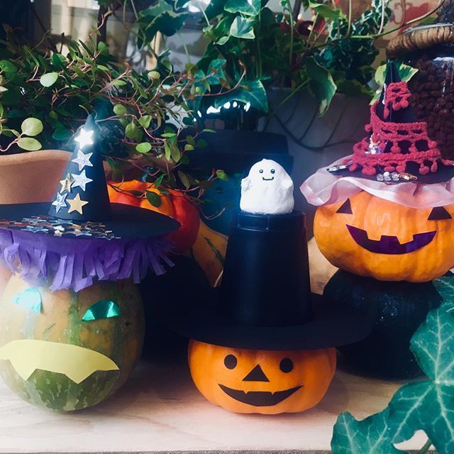 絵画造形教室アートふじみの ジュニアクラスのハロウィン工作 本物のカボチャに飾り付けをしてジャック オ ランタンを作ります ハロウィン 造形教室 上福岡 絵画造形教室アートふじみの こども工作 クラフト ふじみ野市 埼玉県 T Co