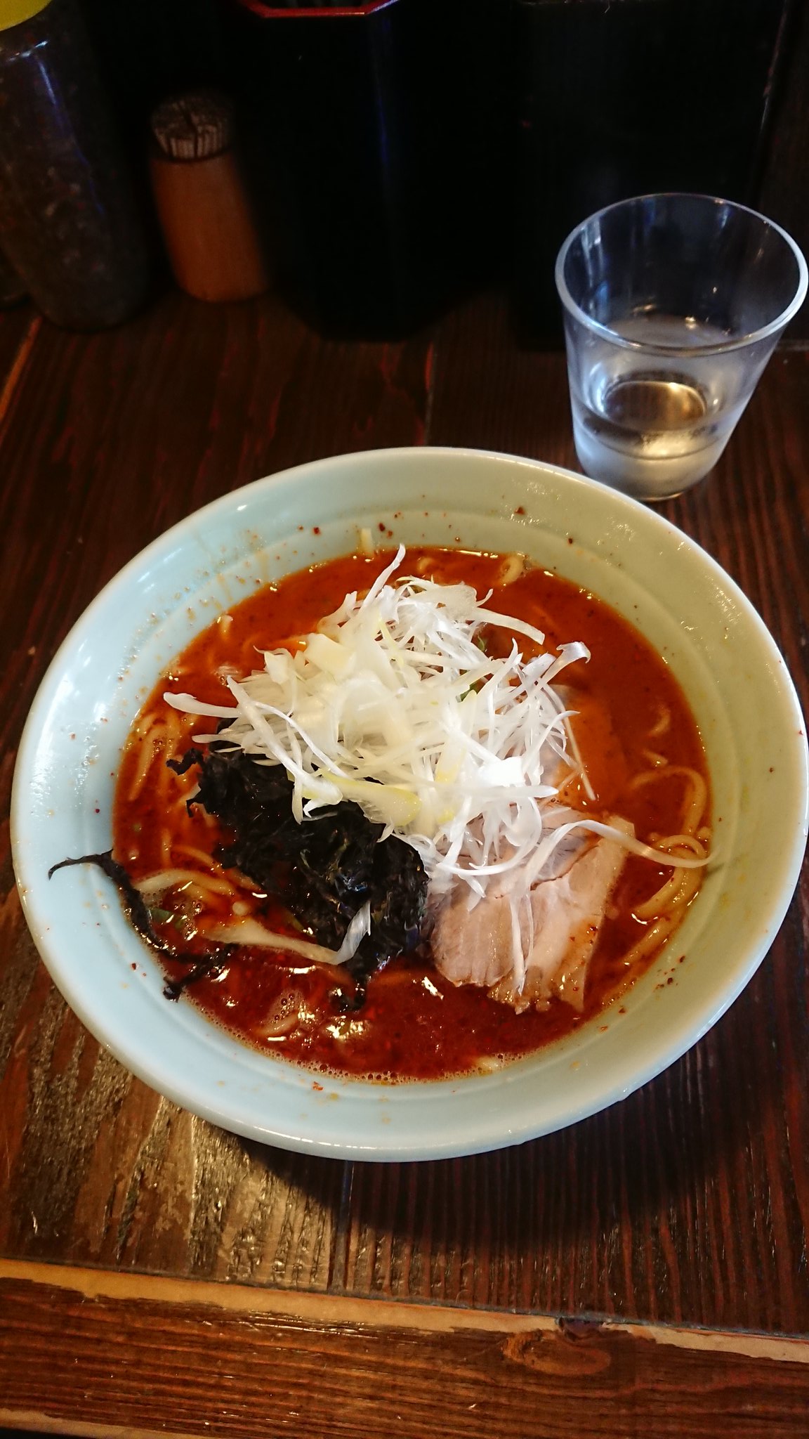 神奈川のラーメン好き 戸部駅 がら屋 旨辛ラーメン750円 激辛100円 油麺650円 醤油 味噌 塩が選べる上メニューが豊富 どれも美味しい 麺がツルモチ 卓上トッピングに揚げ玉ねぎがあるのもgood 99 100杯 T Co 5wdjskspgs Twitter