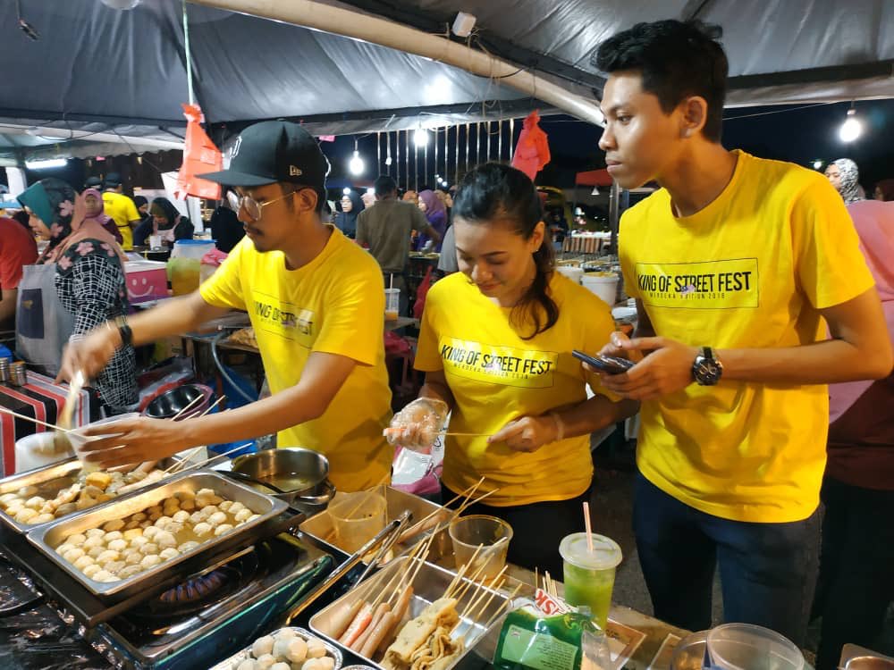 EximiusEvent's tweet photo. Ola everyone🙋🏻‍♀️, dengar cerita ramai yang still termiss eximart last week☹️ Sedap sangat sampai ada yang nak repeat tapi cepat sangat sold out🤤 No worries eximart lover😍

Next event detail ada di thread bawah👇🏼 https://t.co/Cezo05gUnW