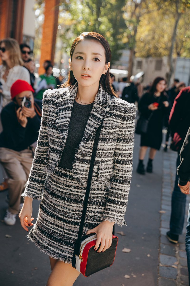 krungy21ys's tweet photo. Thom Browne #pfw #dara photo by #jaylim 🙏🏻 https://t.co/Up21Cp2UFo