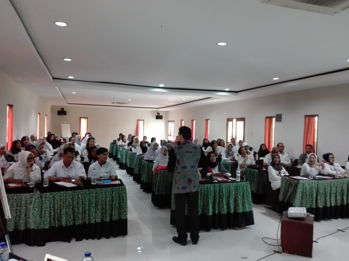 Pelatihan managemen keuangan, pemasaran dan SDM UMKM Kota Depok tgl 2-4 Oktober 2018 di hotel bumi gumati Bogor <a href="/pemkotdepok/">PEMERINTAH KOTA DEPOK | #AyoPakaiMasker</a>
<a href="/IdrisAShomad/">Mohammad Idris</a> <a href="/pradi_supriatna/">Pradi Supriatna</a> <a href="/fitriawansumadi/">fitriawan</a>