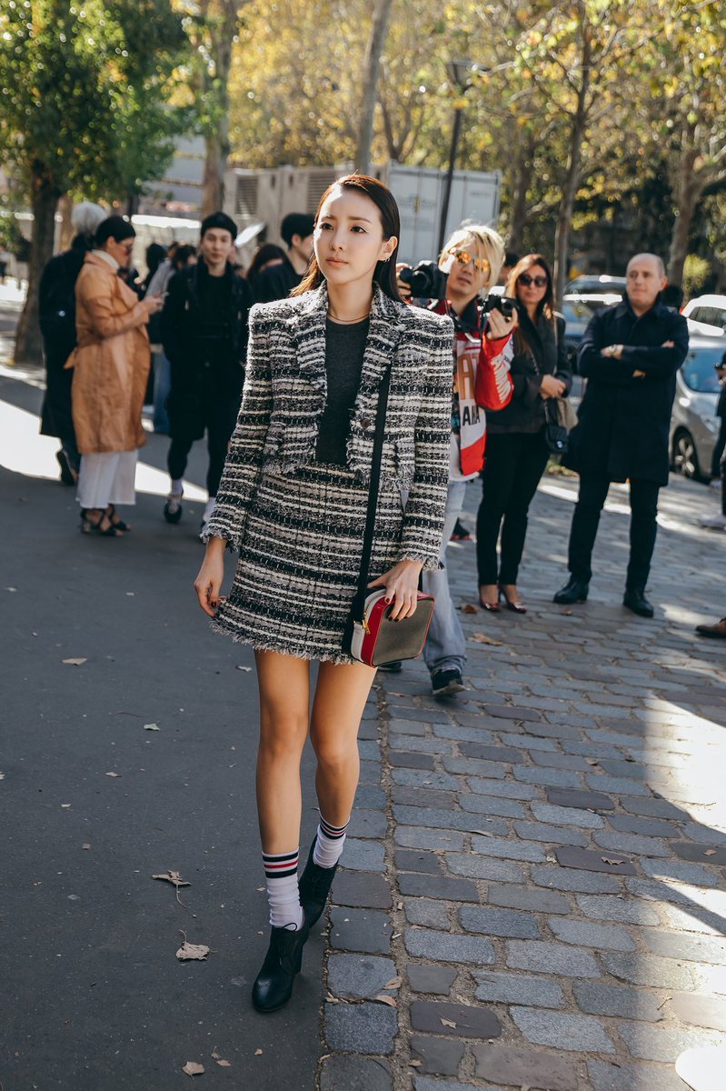krungy21ys's tweet photo. Thom Browne #pfw #dara photo by #jaylim 🙏🏻 https://t.co/Up21Cp2UFo