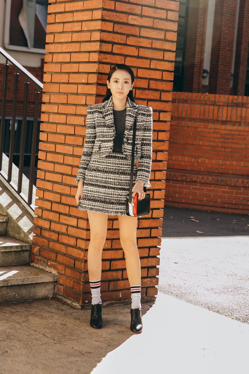 krungy21ys's tweet photo. Thom Browne #pfw #dara photo by #jaylim 🙏🏻 https://t.co/Up21Cp2UFo