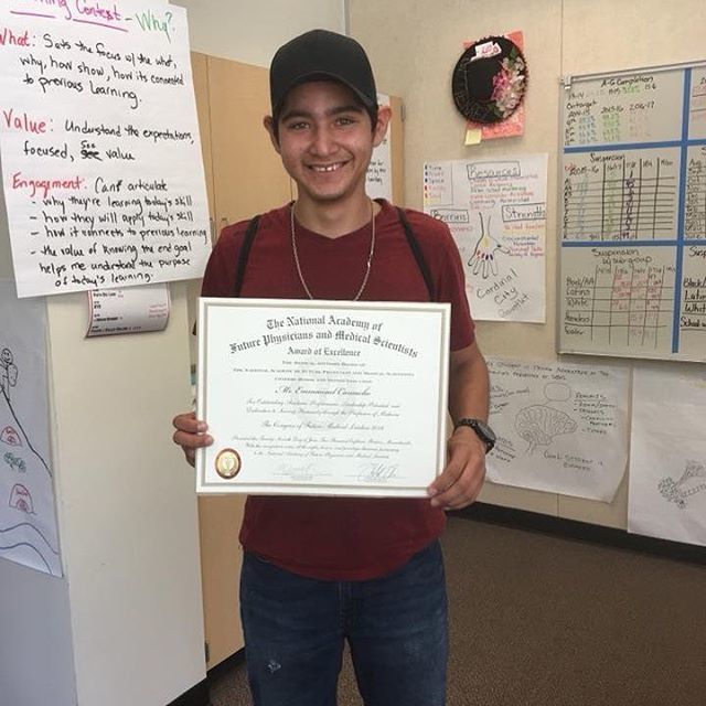 SBHSTyroTimes's tweet photo. Emmanuel Camacho attended a highly prestigious #NationalAcademyofFuturePhysicians and Medical Scientists in #Boston. We were able to award him his certificate of completion for the institute today as he told us about the opportunity to learn from #NobelP… https://t.co/2LHDUwXMFR https://t.co/WEIYEUOYzx
