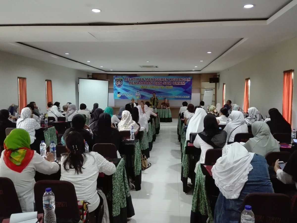 DKUMDepok's tweet photo. Pelatihan managemen keuangan, pemasaran dan SDM UMKM Kota Depok tgl 2-4 Oktober 2018 di hotel bumi gumati Bogor @pemkotdepok
@IdrisAShomad @pradi_supriatna @fitriawansumadi https://t.co/b1FV6htTF1