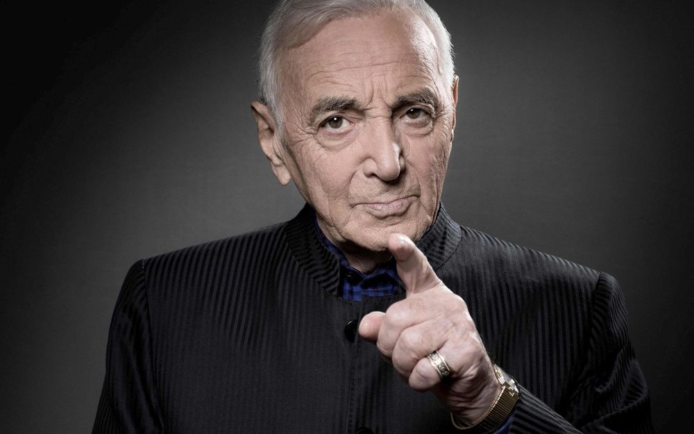 RFMFrance's tweet photo. ✨ On le croyait éternel... #CharlesAznavour a quitté définitivement la scène à 94 ans!

#EmmenezMoi, #LaBohème, #Désormais, #HierEncore, #JeMvoyaisDéjà, ou #ForMeFormidable...

Quelle est votre chanson préférée du géant de la chanson française ? 🙏 #RFMMatin https://t.co/Eoi1H2tNLm
