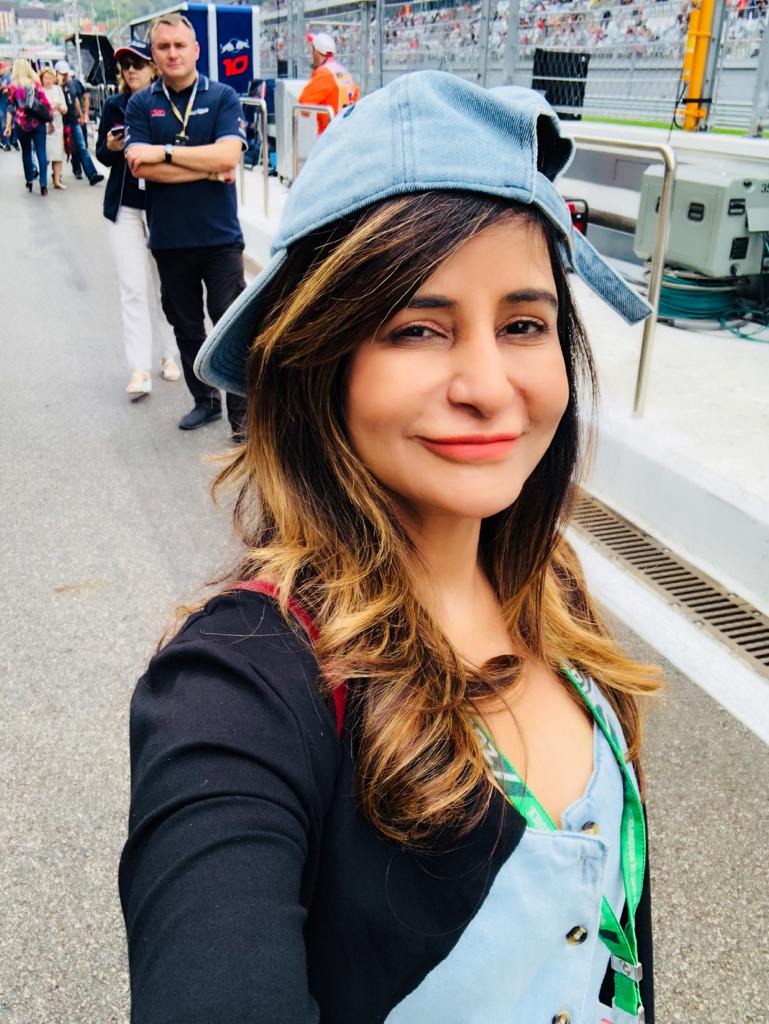 Action packed weekend at Sochi for #F1 #RussianGrandprix 🏁 #sarumaini #actor #singer #travel #traveldiary #photooftheday #enjoying #F1race #cars #carrace #sweet #happy #smile #selfie #Russia #weekend #formula1
