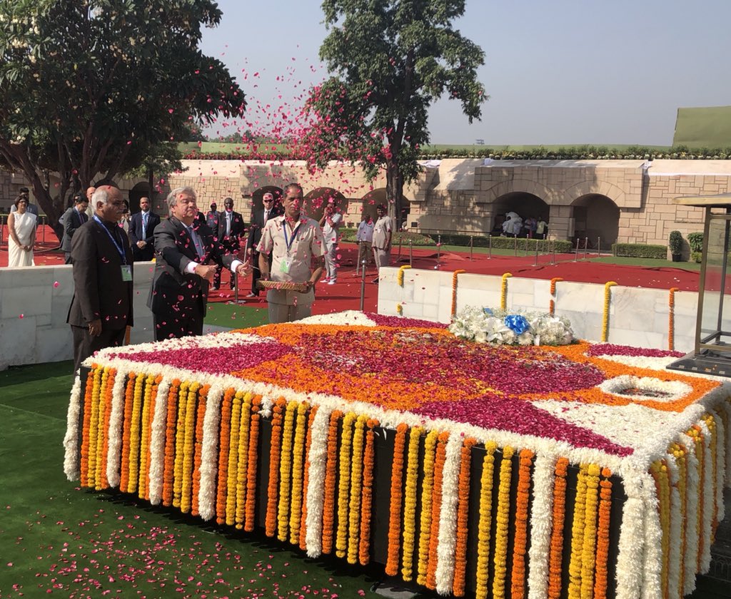 antonioguterres's tweet photo. At Mahatma Gandhi’s memorial, I am reminded once again that he proved that non-violence can change history. As we mark the 150th anniversary of his birth, may his wisdom and determination guide our collective work towards peace and prosperity on a healthy planet. https://t.co/sK0AMqiGnN