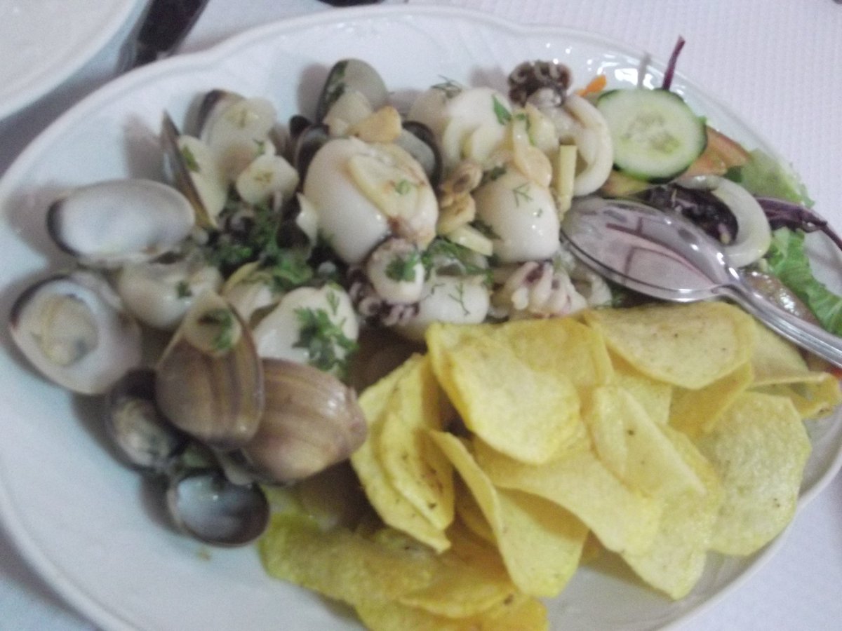alentejo_1970's tweet photo. At my friends #Francisco restaurant #NovaEra in #VilaNovaDeSãoBento #Alentejo 😋👌#SecretosDePorcoPreto #ChocosÀBulhãoPato #Amarguinha #mypics 📸 https://t.co/fZVmR8EQbi