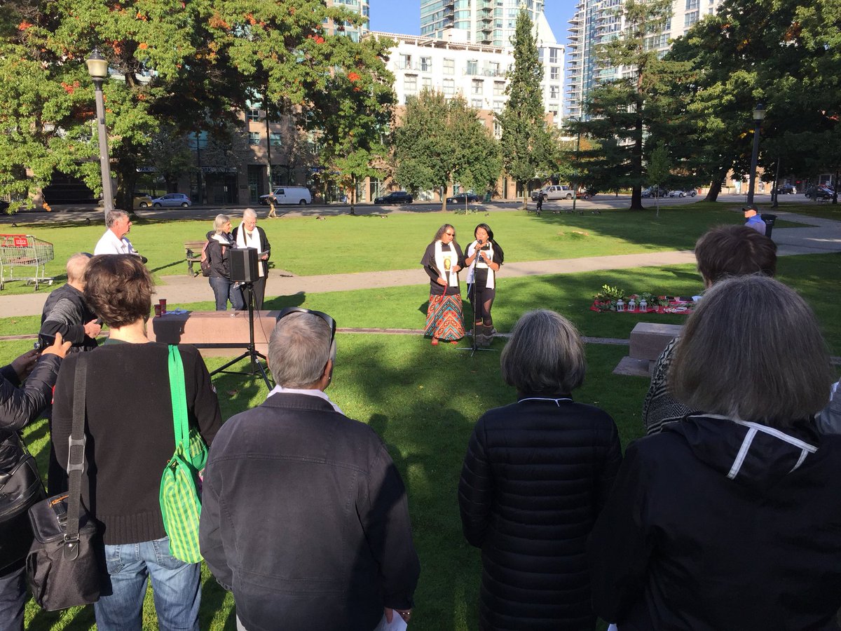 clarewxy's tweet photo. Powerful Thursday volunteering with the Women Refugees Advocacy Project on #YazidiGenocide. Event opened honouring #MMIW. Like Indigenous women+girls, Yazidi w+g also face immense violence because of ISIS in Iraq.

Learn more + ✏️ petition: https://t.co/gQsr456Pzi #cdnpoli

1/ https://t.co/DVGfGZQfa7