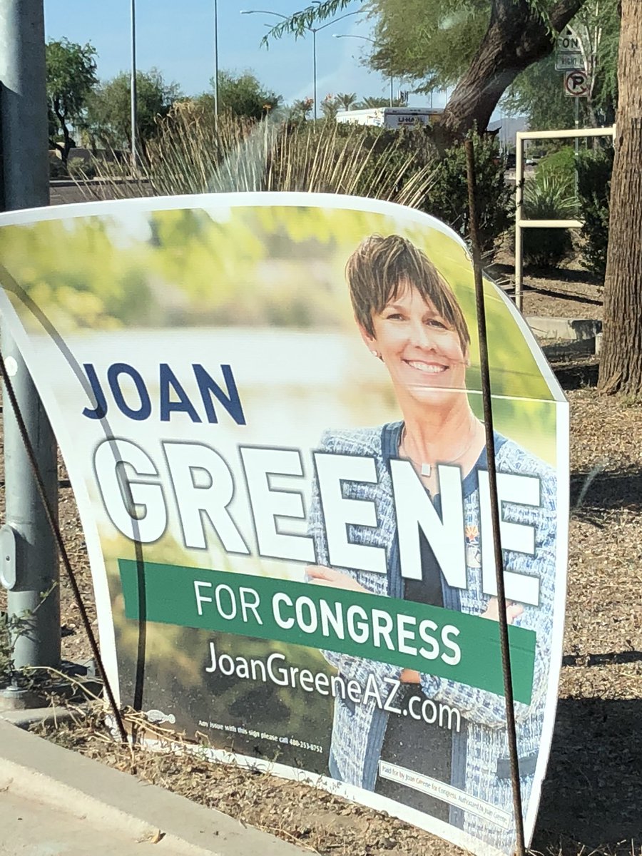 juliettebrown_'s tweet photo. Saw this lady on the side of the road and thought it was the mom from Freaky Friday https://t.co/NvhutPlLQw