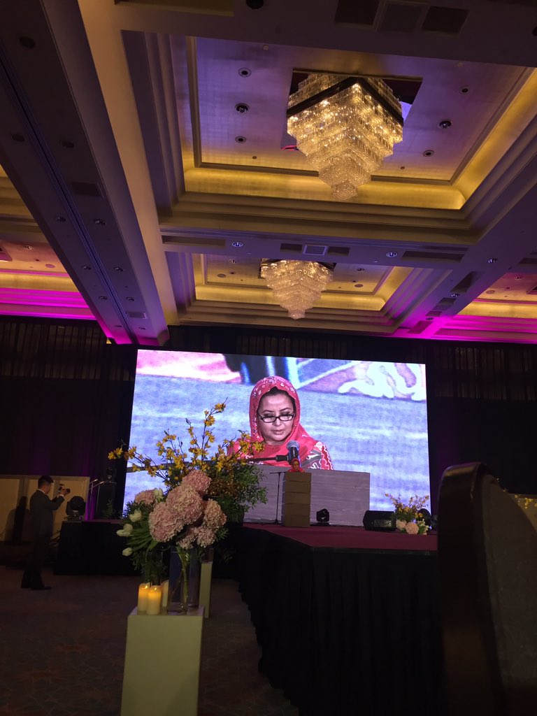 datozuraidah's tweet photo. #2018WCC @uicc @canceractionmy #NCSM Pink Brunch - HRH Queen 👸 of Johor, HRH Royals and dignitaries gracing the event esp fashion shows by Cancer Survivors. Wonderful event! #Bravo #FollowDZA https://t.co/sO8fTNtLVx