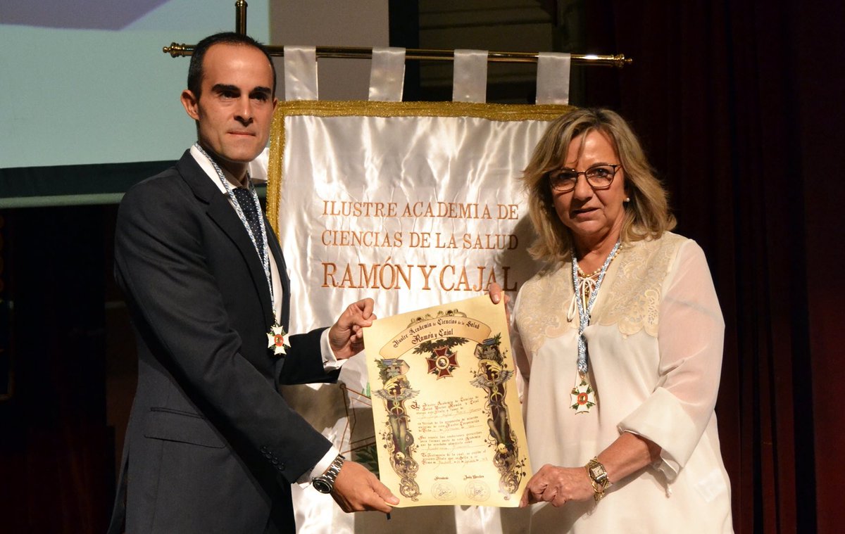 fisioWORK_'s tweet photo. La Ilustre Academia de las Ciencias de la Salud Ramón y Cajal distingue a @fisioWORK_ otorgando el título de académico numerario a Jorge Muñiz Guerrero, cofundador y director del centro FISIOWORK San Sebastián de los Reyes https://t.co/sKsOie2T5H https://t.co/hlaIgNLWFM