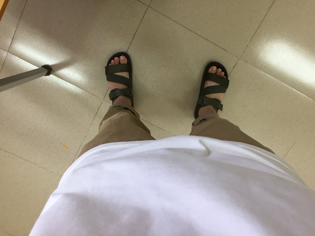 LeeChongHa's tweet photo. Đúng...nó là 1 thứ hãm vô cùng, đã thế lại còn hay lởn vởn quanh mình. Thật kinh tởm https://t.co/1DJ9zTcGBe