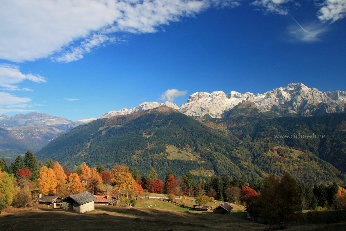 Ciclowebnet's tweet photo. I laghi di #SanGiuliano, sopra #Caderzone, sono uno scenario autunnale ideale!
https://t.co/ASQFbGQLUA
#Presanella che si specchia nel lago e #Dolomiti che spiccano all'orizzonte!
@campiglioapt @VisitTrentino @pnab_ https://t.co/1w8CAoxqLD