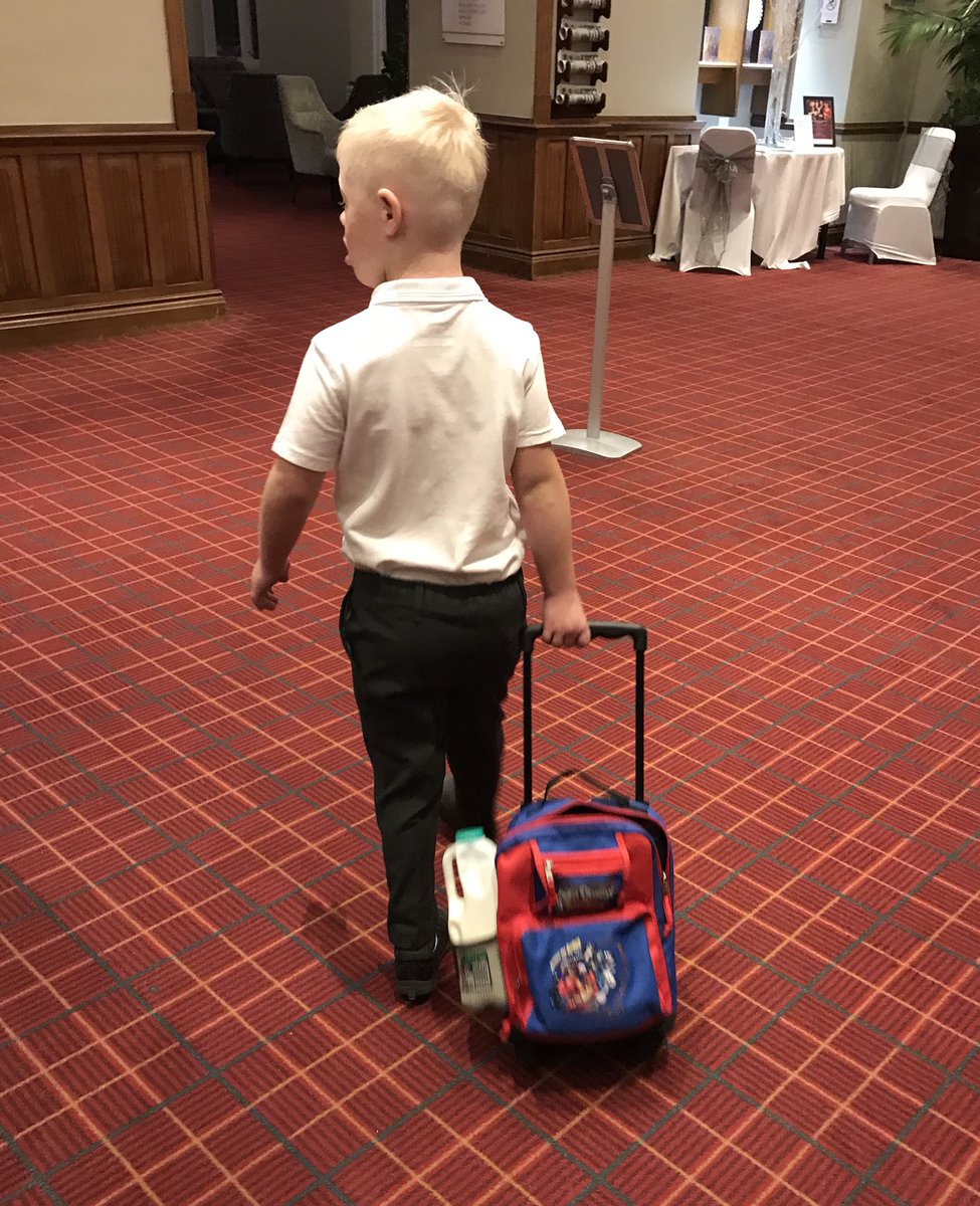helloharvey's tweet photo. Early morning start with this one full English after a late night filming last night 🎬 #muddyfields #lotsoffun #backtoschoolnow #lovinglife💙😍 https://t.co/RWZQnYSsvZ