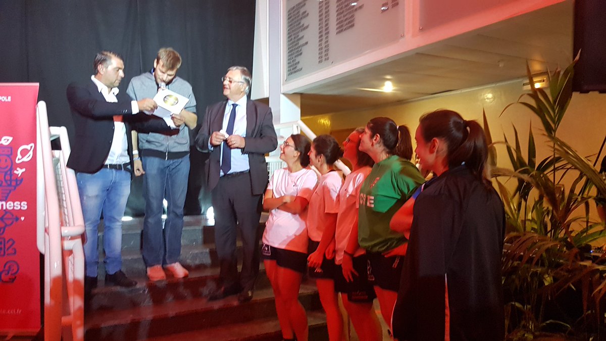 CCILYONMETRO's tweet photo. Pari réussi hier soir pour ces 1eres olympiades inter-entreprises 
Les valeurs et vertus du #sport  #BienEtreAuTravail #depassement #collectif #performance
@CCILYONMETRO
@AG2RLAMONDIALE @lemaitreathle https://t.co/JrSJS9gDbw