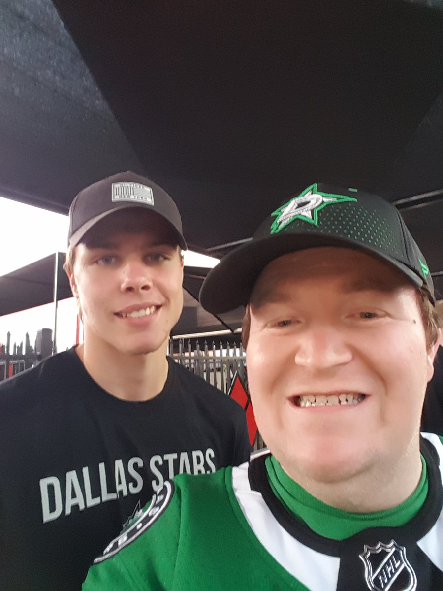 RaichuRocks99's tweet photo. @Miro_Heiskanen Was a pleasure meeting you today! You met my brother at your draft.   @DallasStars #SixFlagsNight #GoStars https://t.co/YmBq29zqRm