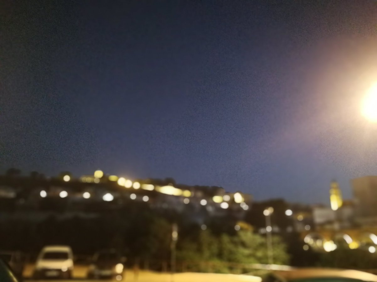 5_peyo's tweet photo. Amaneceres distorcionados... Ya ni el amanecer alivia....ya está todo consumado... Ya no soy nada... O simplemente... O mejor dicho nunca fui nada.. Adiós luna de mi vida.... https://t.co/qsPce9dhv5