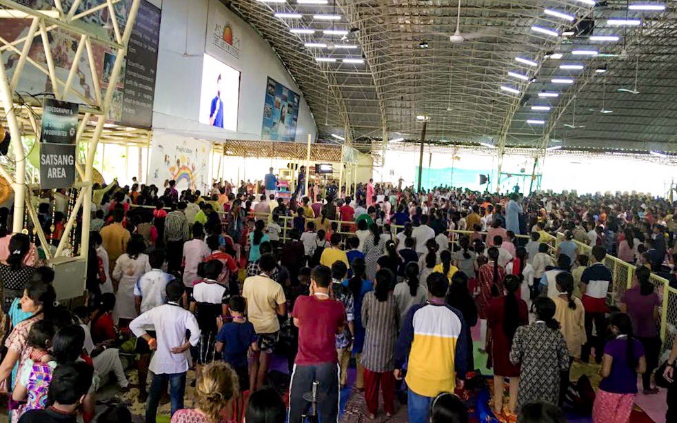 ArtofLivingIC's tweet photo. More than 5000 children from all across India have gathered here at The Art of Living International Center, Bengaluru for #PrajnaUtsav2018. These childrens have developed a unique ability to see with their eyes closed. Learning how to perceive beyond senses! https://t.co/FDyeftRUNz