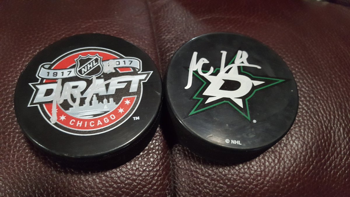 RaichuRocks99's tweet photo. @Miro_Heiskanen Was a pleasure meeting you today! You met my brother at your draft.   @DallasStars #SixFlagsNight #GoStars https://t.co/YmBq29zqRm