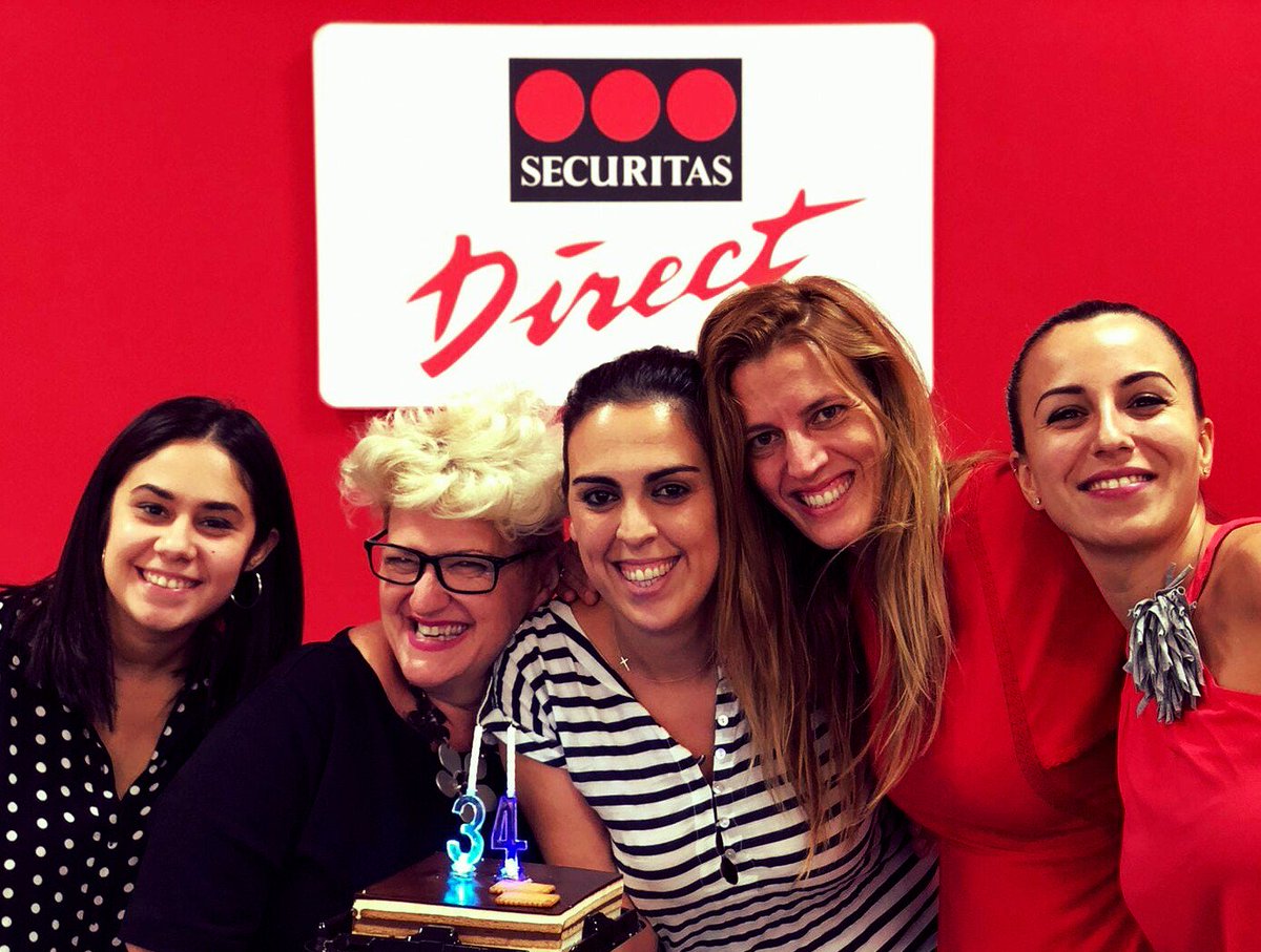 LorenalopezSD's tweet photo. Feliz de compartir estos momentos con gente increíble!! Gracias a todos por el detallazo, espero seguir sumando muchos momentos como este con vosotros!!! @ThaisFerd @Ismael_Perianez @David_TorreroSD @sdcadiz @albermembrives @Charo_arcas @AQuesadaSD #Andaluciaoccidental https://t.co/lH7xhArHss