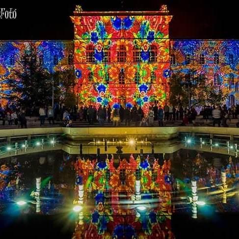 AlbatrossMirror's tweet photo. Szeged, fényfestés, Dugonics tér. #szegedifényfestés #szegedifények #szeged #jate #dugonicster #dugonicstér #tajtigabriella https://t.co/FWfd9OhIfr https://t.co/KtxHwU4xCi